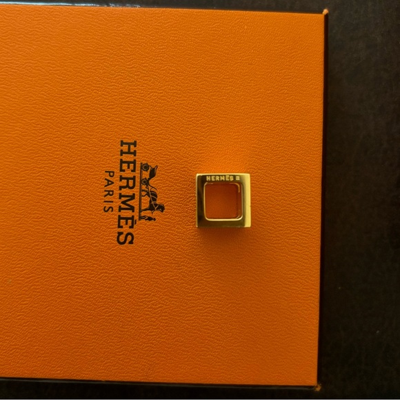 Authentic 24K gold Hérmes Cage H necklace. - Picture 2 of 4